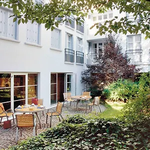 Hotel apartamentowy Adagio Montmartre, Paryż