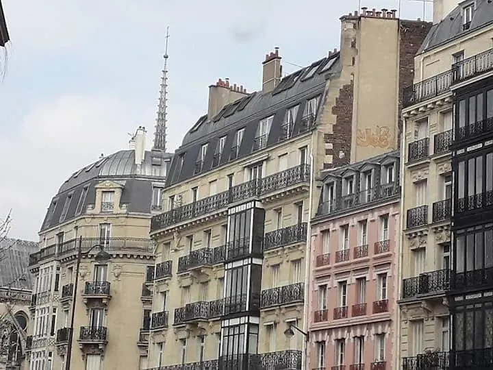 Au Coeur De Paris Au Pied De Notre Dame Studio Equipe Salle De Bains Wc Calme Clair Type Cabine Clim Ascenseur