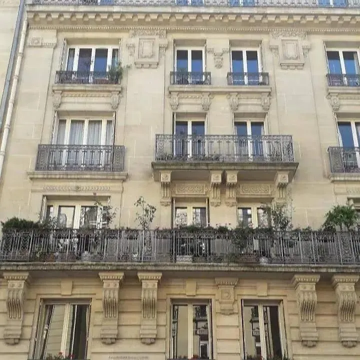 Au Coeur De Paris Au Pied De Notre Dame Studio Equipe Salle De Bains Wc Calme Clair Type Cabine Clim Ascenseur