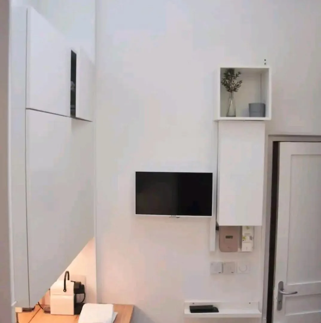 Au Coeur De Paris Au Pied De Notre Dame Studio Equipe Salle De Bains Wc Calme Clair Type Cabine Clim Ascenseur Appartamento